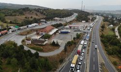 Bolu Dağı'nda kilometrelerce araç kuyruğu oluştu