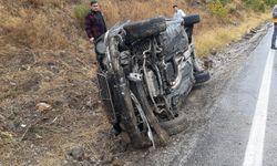 Yoldan çıktı: Yan yattı