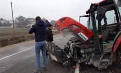 Traktörle otomobilin çarpıştığı feci kaza kamerada