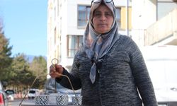8 yıldır kahvehane işleterek geçimini sağlıyor