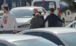 Sokak ortasında yumruklar havada uçuştu