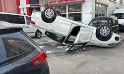 İki otomobil çarpıştı, araçlardan biri takla attı: 1 yaralı