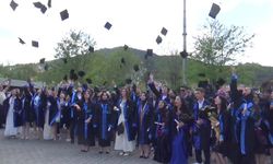 Mudurnu’da 26. dönem mezunları diplomalarını coşkuyla aldı