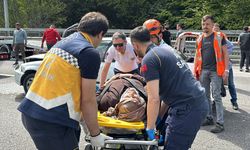 TEM’de otomobille oto kurtarıcı çarpıştı: 3 yaralı