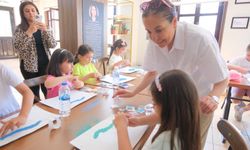 Karne alan öğrenciler kum boyama etkinliği ile stres attı