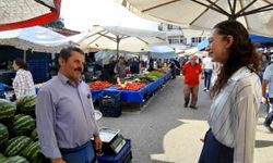 Kaymakam pazar alışverişine çıktı, vatandaşla yakından ilgilendi