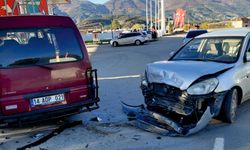 Mudurnu’da Maddi Hasarlı Trafik Kazası: İki Araç Çarpıştı