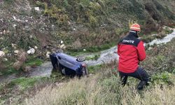 Bolu’da kontrolden çıkan otomobil, dereye uçtu