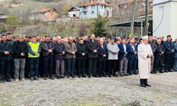Onlarca kişinin mezar yeri taşınmıştı, gıyabi cenaze namazı kılındı