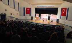 Tiyatro günlerinde salon doldu taştı