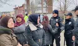 Kadınlardan mahalleye yapılacak baz istasyonuna ve erkeklere tepki