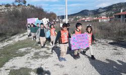 Mudurnu’da öğrenciler erozyon farkındalığı için yürüdü