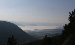 Tarihi ilçe sis altında kaldı