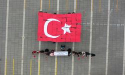 Bolu'da özel öğrencilerden anlamlı bayrak koreografisi