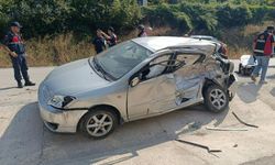 Mudurnu’da Feci Kaza: Kamyon ile Otomobil Çarpıştı, 3 Çocuk  Yaralı
