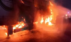 TEM’de seyir halindeki tırın dorsesi alevlere teslim oldu