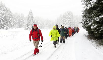 Karlı havaya rağmen 15 kilometre yürüdüler