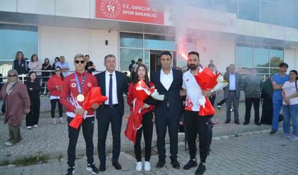 Bolulu sporcular Muaythai’da dünya şampiyonu oldu