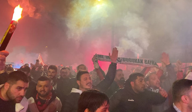 Erken şampiyonluğa erken kutlama! Samsunspor taraftarı sokaklara döküldü