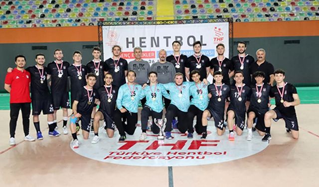 Hentbol genç erkeklerde Beşiktaş Yurtbay Seramik şampiyon oldu