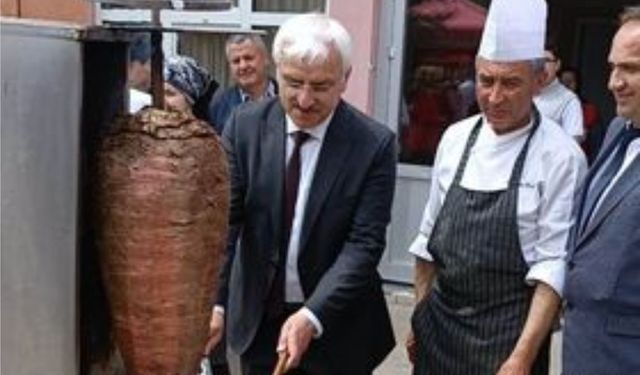 Vali, Kılıç döner bıçağını eline aldı