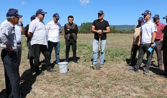 Agro-ekolojik üretim modeli için 17 ayrı noktadan toprak numuneleri alındı