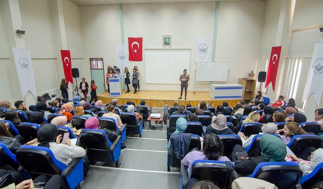 Hemşirelik Öğrencilerine Kalite Standartları Eğitimi aldı