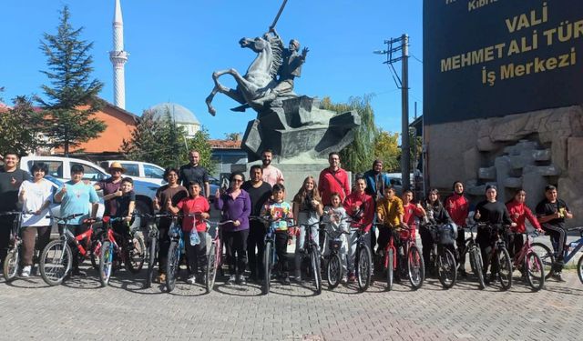 Bolu’nun Kıbrıscık ilçesinde Gençlik ve Spor İlçe Müdürlüğü'nden keyifli bisiklet turu