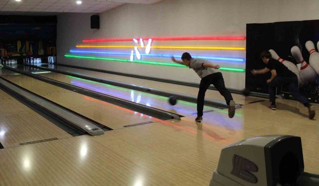 Afyonkarahisar’da Okul Sporları Bowling Turnuvası ilk kez düzenlendi