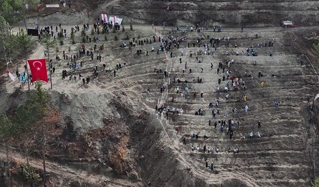 Yüzlerce kişi Aynalı Kaya'da buluştu