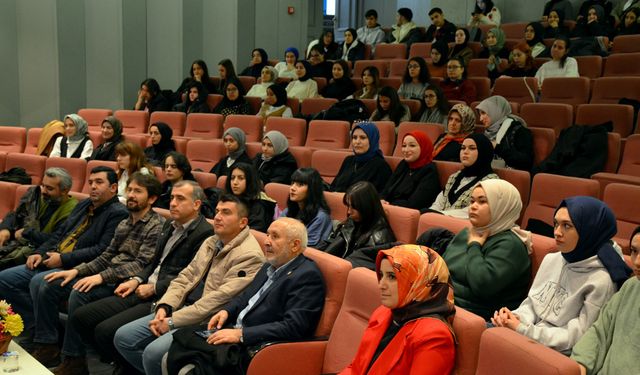 Edebiyatımızın Kandilleri adlı program gerçekleştirildi