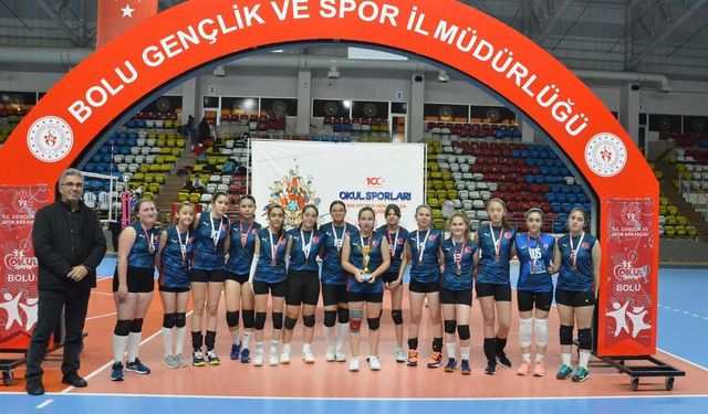 Genç sporcuların enfes voleybol karşılaşmaları