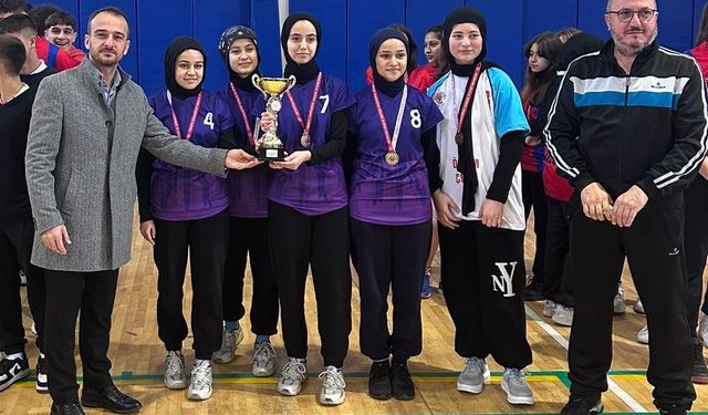 Badminton gençler müsabakaları sona erdi