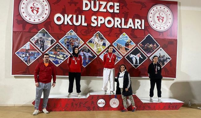 77 sporcu madalya için tatamiye çıktı