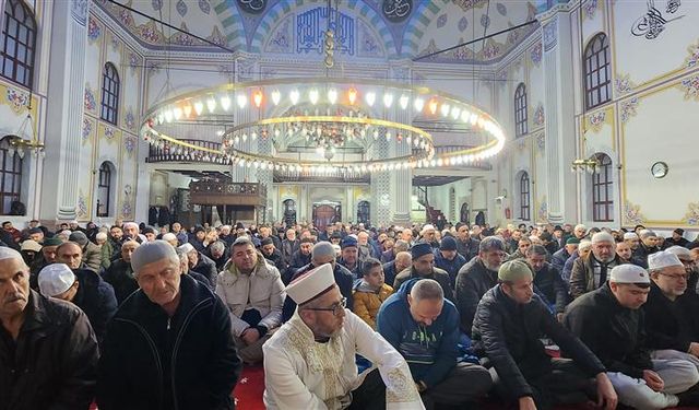 Bolu'da Yeni yıla namaz kılarak girdiler