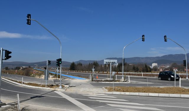 Kaza üzerine kaza olan kavşağa trafik ışık sistemi kuruldu