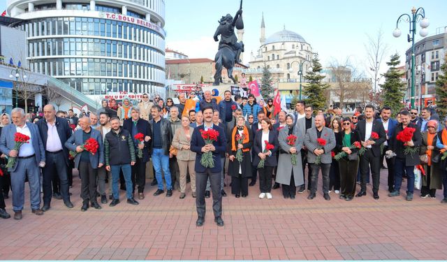 AK Parti Ellerinde Karanfille Tam Kadro Sahada: Kalp Kırmak İçin Değil, Gönül İnşa Etmek İçin Sahada