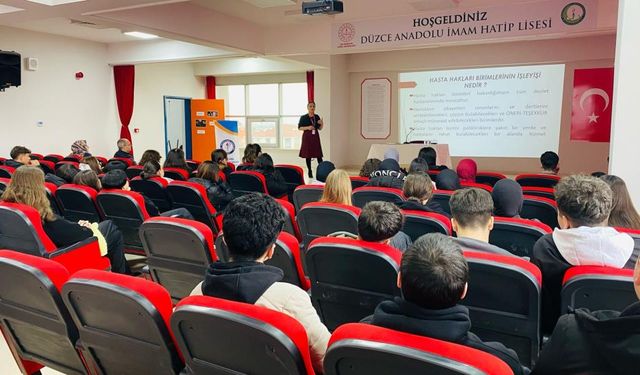 Düzce Atatürk Devlet Hastanesi ve İbn-i Sina Mesleki ve Teknik Anadolu Lisesi İş Birliğiyle Sağlık Hakkı Semineri