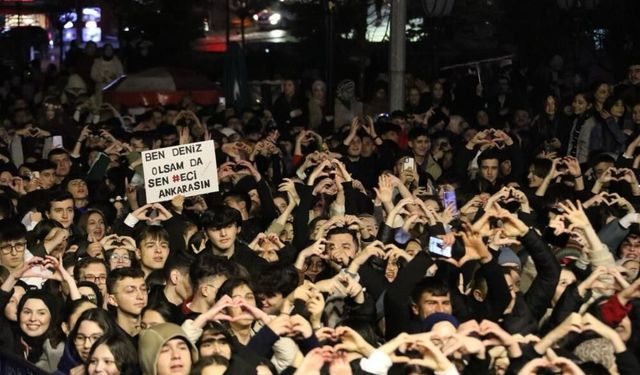 Emir Can İğrek, Bolululara Yağmur Altında Unutulmaz Bir Müzik Ziyafeti Sundu