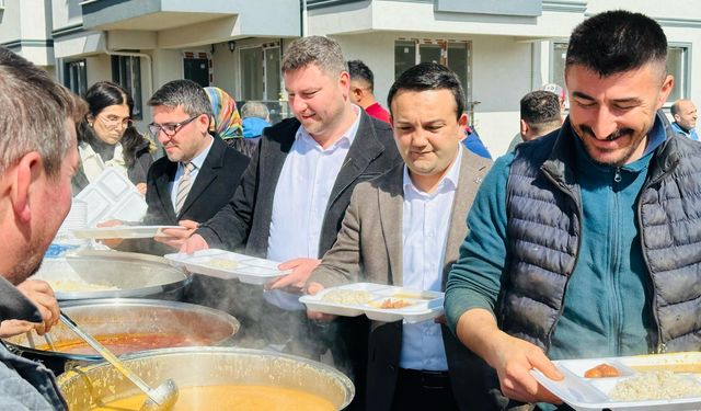 Durak inşaat işçilerinin sofrasına konuk oldu