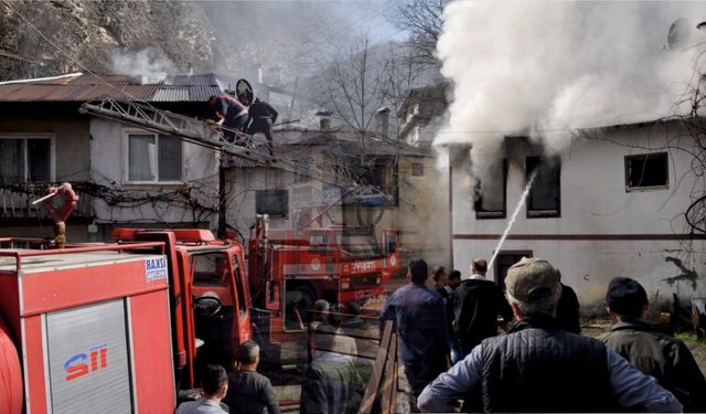 Mudurnu'da Ev Yangınında Şans Eseri Yaralanan Olmadı