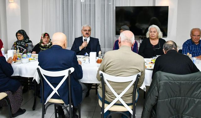 Vali Kılıç, Huzurevi Sakinleriyle İftar Yaptı