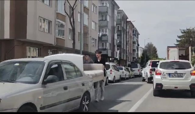 Bolu'da Korkunç Trafik İhlali: Araç Bağajında Koltukla Seyir Halinde