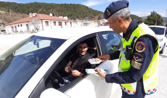 Bolu Jandarması sürücülere Sürpriz yaptı