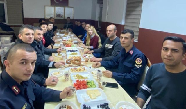 Kaymakam Tuğçe Orhan, Kaymakamlık Personeli ve Vatandaşlarla İftar Sofrasında Buluştu