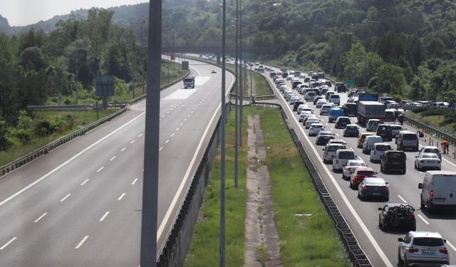 Akın akın gidiyorlar Bayram trafiği böyle görüntülendi