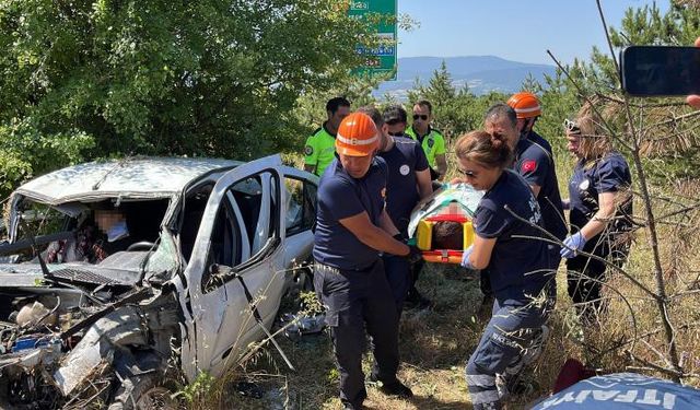 Bariyerleri aşarak defalarca takla attı. Otomobildeki 5 kişi yaralandı