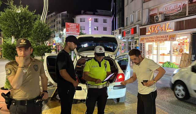 Kurallara uymayan onlarca sürücüye ceza yağdı