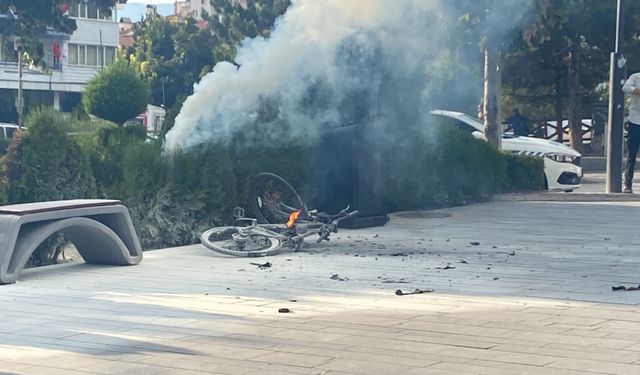 Bisiklet bomba gibi patladı: Çocuğun imdadına polis yetişti