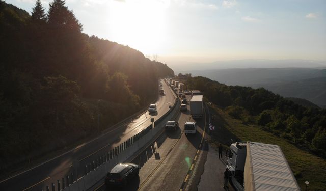 Bolu Dağı esnafının yüzü güldü! Sürücüler isyanda…